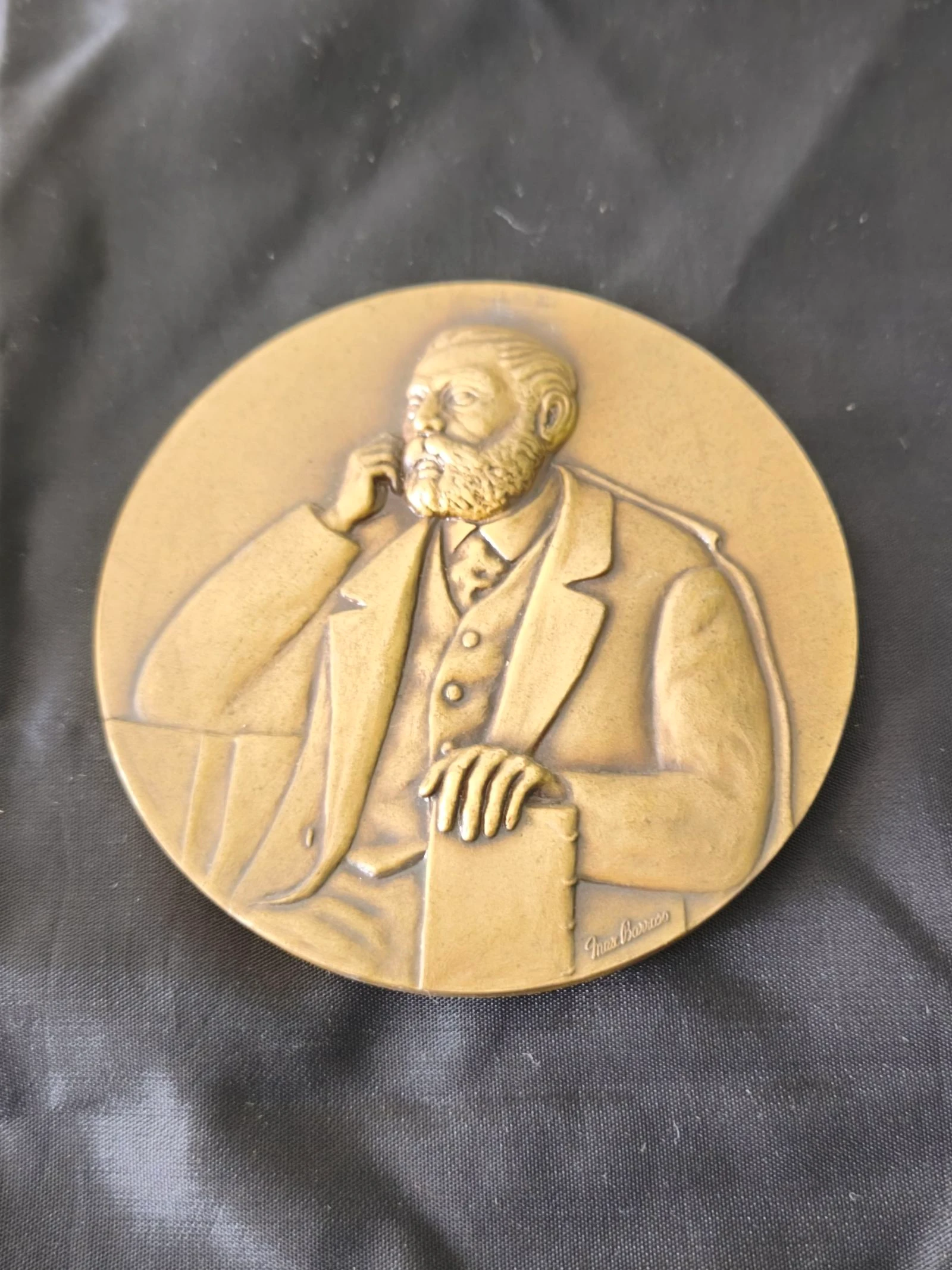 Medalha em bronze com relevo comemorativa de João de Deus